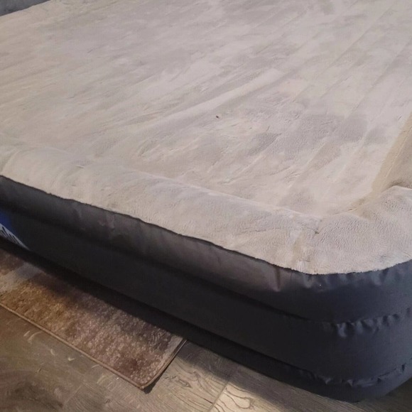 Sealy Alwayzaire Tough Guard 18" Airbed, Queen w/ Headboard and Built In Pump - Picture 7 of 16